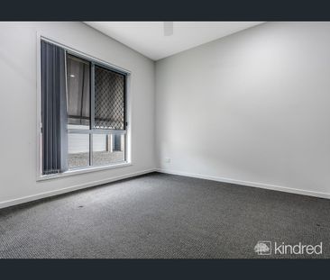 Modern Low-Maintenance Two-Bedroom Villa Just 400m From The Waterfront - Photo 4