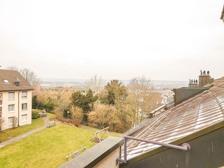 Charmante Dachwohnung mit traumhaftem Weitblick - Photo 4