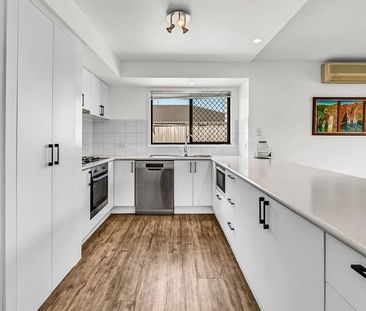 31 Gumleaf Drive, Molendinar QLD 4214 - House For Rent - $980 | Domain - Photo 5