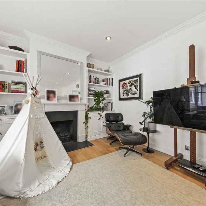 3 bedroom house in London - Photo 1