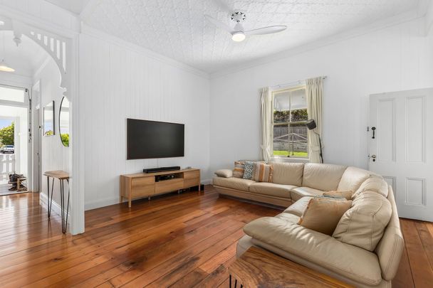 Fully Furnished - Charming Furnished Home in the Heart of Wilston - Photo 1