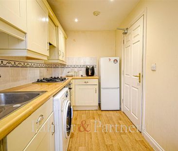 4 bedroom terraced house to rent - Photo 6
