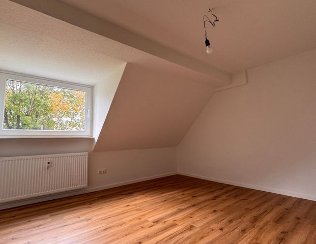 *** Riskieren Sie einen Blick! Charmante 2-Zi.-Whg. + Mansarde in Schlossparknähe! *** - Photo 1