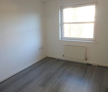 Flat to rent on - Photo 2