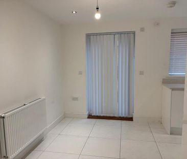 3 bedroom end of terrace house to rent - Photo 6