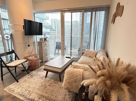 For Lease - 100 Harbour Street Unit# 1907, Toronto, Ontario - Photo 2