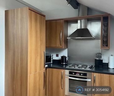 2 bedroom penthouse to rent - Photo 6