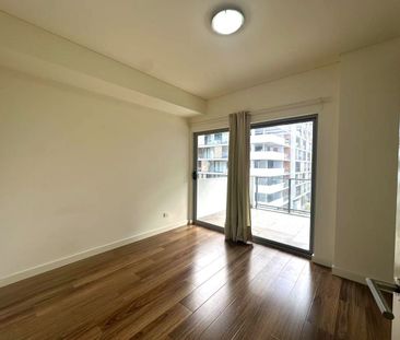 Modern 2 Bedroom Apartment in Prime Location INSP: MON 8/12 12:30pm... - Photo 4