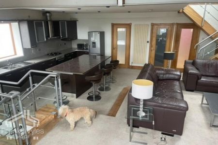 3 bedroom flat to rent - Photo 3