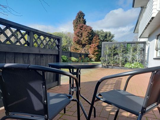 "Ready to move in - fully furnished unit" - Photo 1