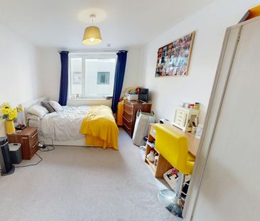 Flat to rent on - Photo 1