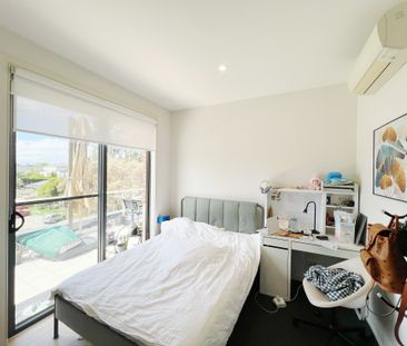 Modern 2 Bed | 2 Bath | 1 Car For rent in Balwyn North - Photo 1