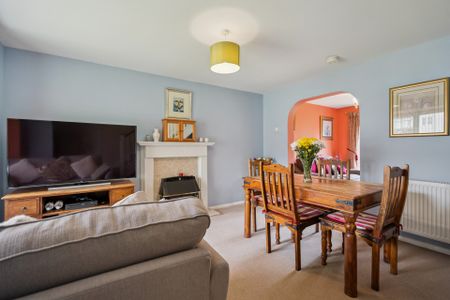 Montgomery Crescent - Photo 2