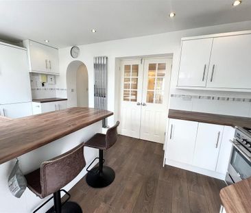 3 bedroom semi-detached house to rent - Photo 3