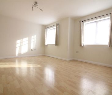 Warwick Road, West Drayton - Photo 2