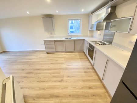 Elmira Way, SALFORD - Photo 4
