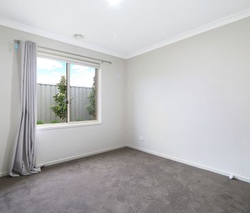 Where Contemporary Living Meets Everyday Ease - Photo 5