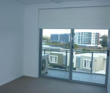 TWO BEDROOM (2) TOP FLOOR APARTMENT WITH LAKE VIEWS AND POOL IN GAT... - Photo 1