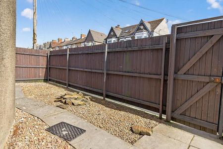 1 bedroom ground floor flat to rent - Photo 5