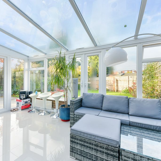 Windermere Avenue, SW19, London - Photo 1