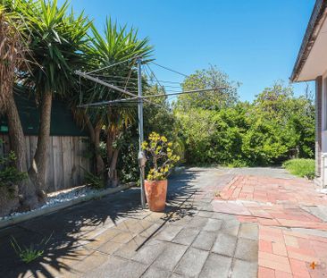 FRESHLY PAINTED THROUGHOUT l BRAND NEW CARPET THROUGHOUT l LARGE PR... - Photo 4