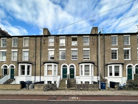 Room 2, Bateman Street, Cambridge - Photo 5