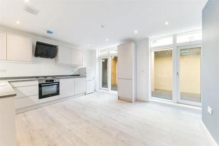3 bedroom flat to rent - Photo 5