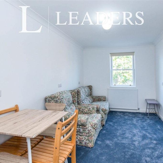 3 bedroom flat to rent - Photo 1