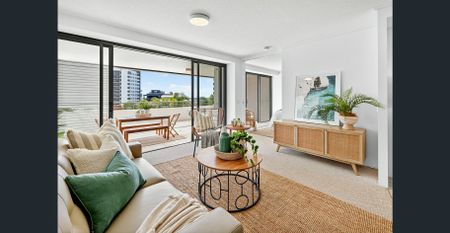 Luxury Coastal Living with Ocean, Broadwater & Skyline Views - Photo 3