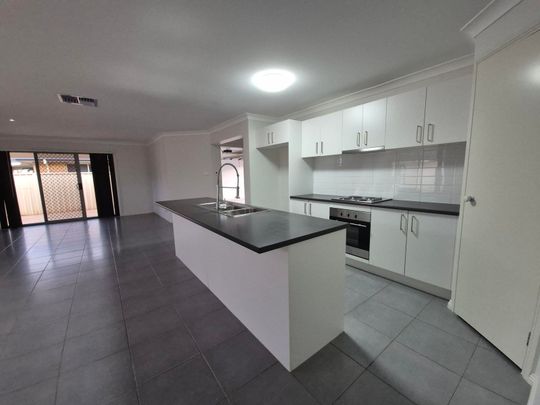 Spacious, Stylish & Move-In Ready – 4-Bedroom Family Home! - Photo 1