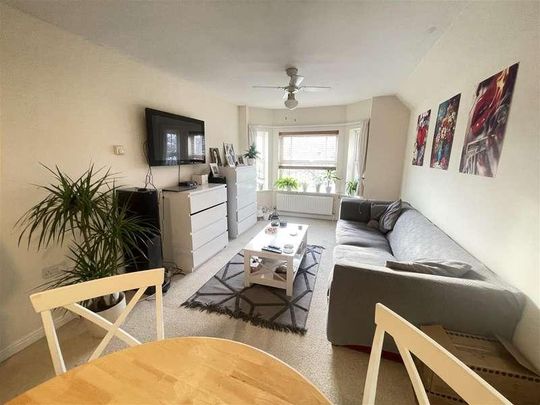 Bartholomew Court, Spire View, Salisbury, SP2 - Photo 1