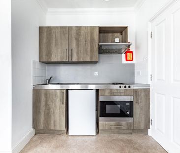 Cambridge Road, Eastbourne - Photo 6