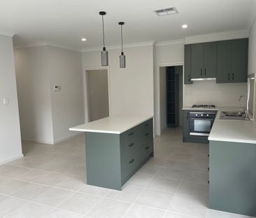 Spacious 3-Bedroom Family Home in the Heart of Tea Tree Gully! - Photo 4