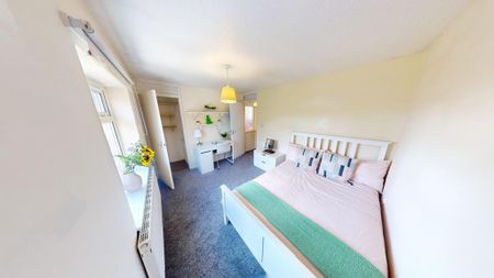 4 bedroom semi-detached house to rent - Photo 4