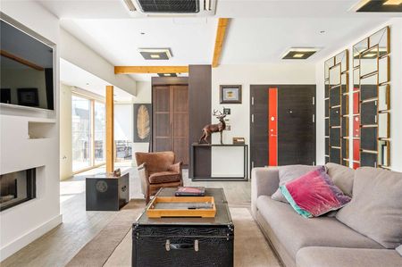 Beautiful penthouse apartment with large private south facing terrace. - Photo 2