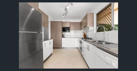 Fantastic Family Home - Photo 3