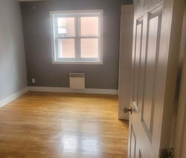 4½ large et lumineux à louer sur Chateauguay. Disponible pour 1er o... - Photo 2