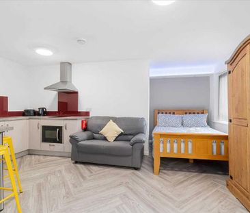 Studio to rent - Photo 2