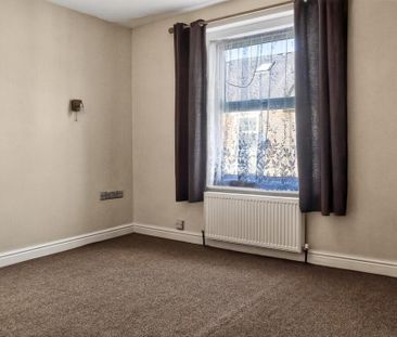 4 bedroom terraced house to rent - Photo 3