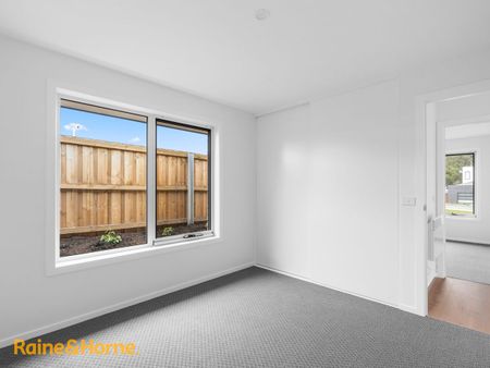 Spacious Family Home! - Photo 5