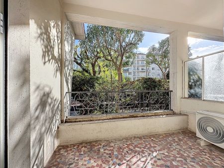 STUDIO A LOUER AVEC BALCON- Au cœur du quartier recherché de la Libération - Photo 4