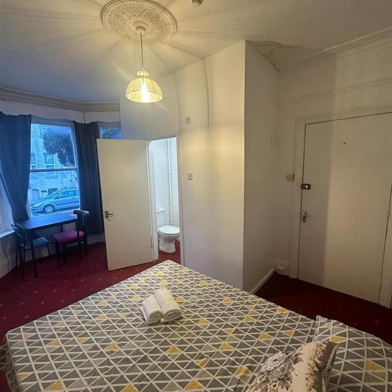 8 bedroom house share to rent - Photo 1