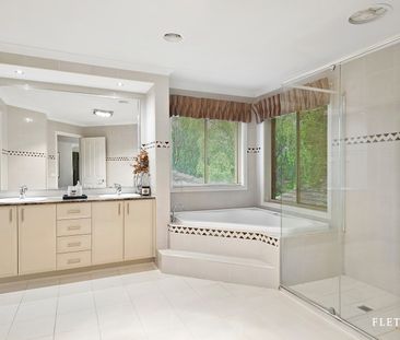 10 Oravel Street, Balwyn North VIC 3104 - House For Rent | Domain - Photo 6