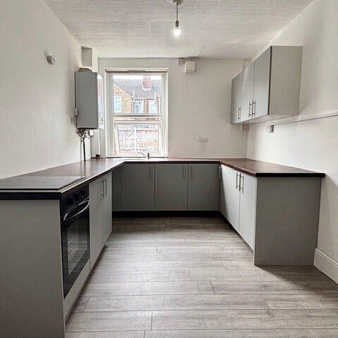 Salisbury Road, Doncaster - Photo 1