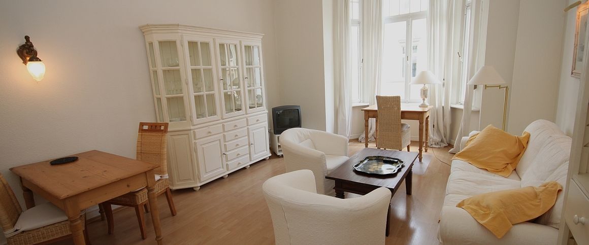 Möblierte 2-Zimmer Jugendstil-Wohnung in Schlossparknähe, mit Erker - Foto 1