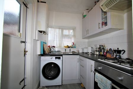 2 Bed Terraced House, Worthing Street, M14 - Photo 4