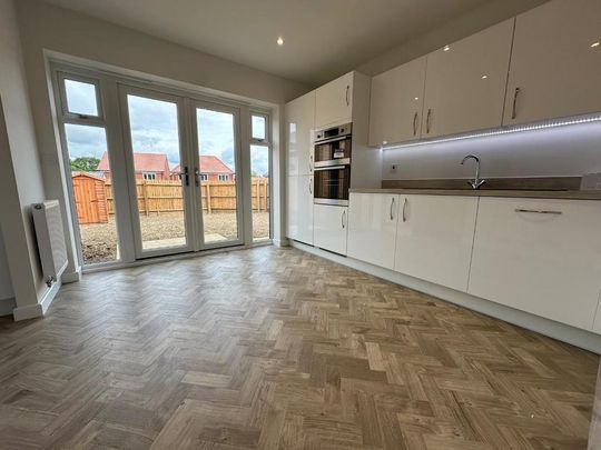 3 bedroom semi-detached house to rent - Photo 1