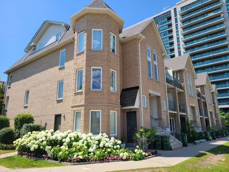 Two Bedroom Townhouse-style apartment in Toronto's Leaside - Photo 3