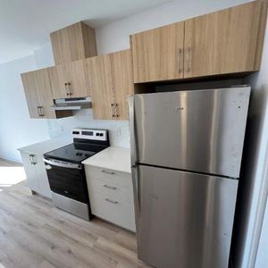 Neuf 3 1/2, électros et internet inclus! 6180 Vanier - Photo 2