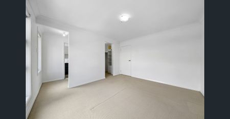 Large 4 bedroom Home with Rumpus - Photo 2